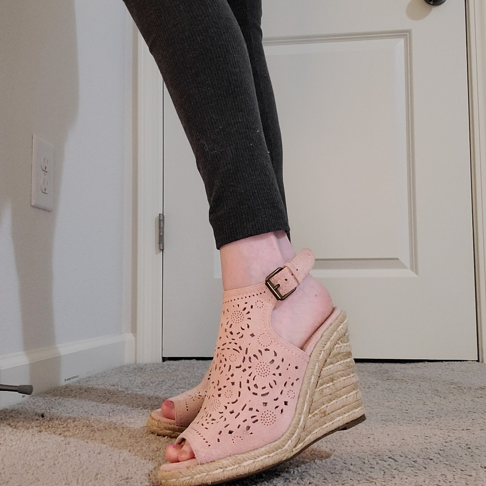 Beautiful Pink Not Rated Sandals size 7 1/2 - Picture 16 of 16